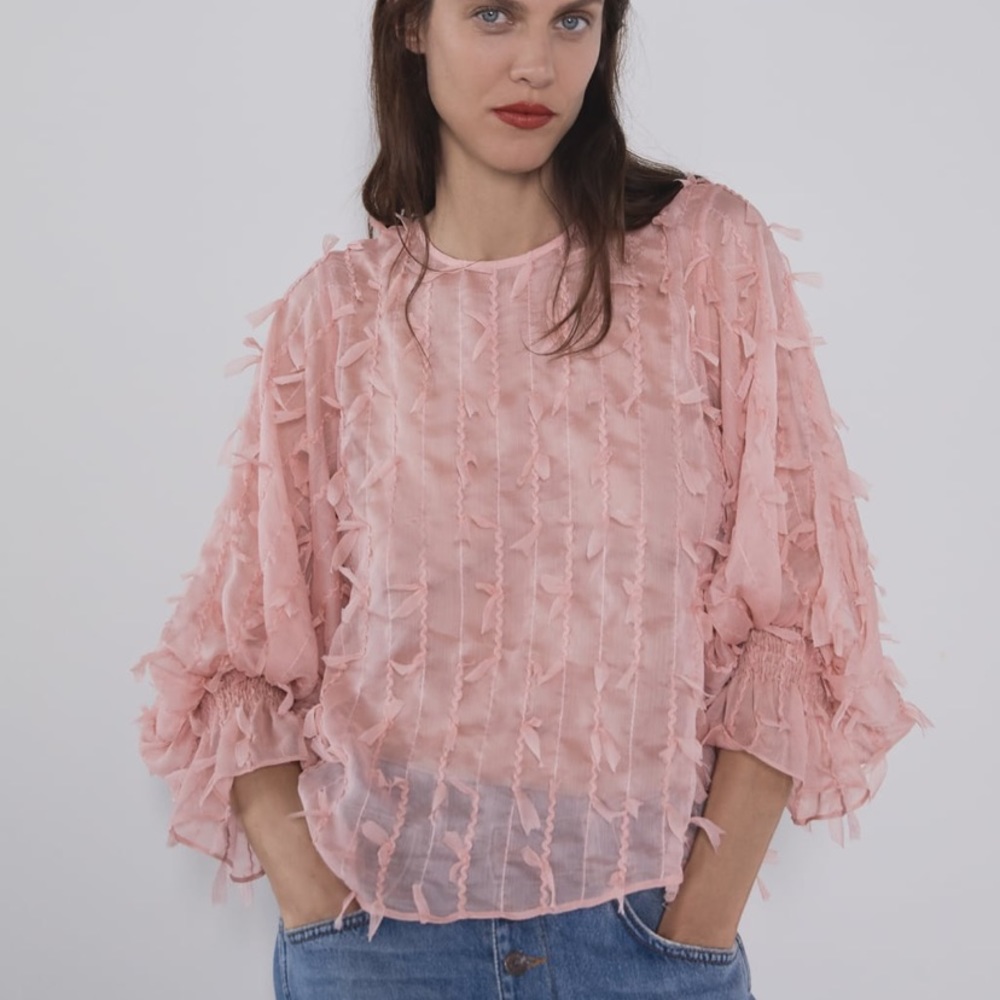 🌸 Zara Pink Textured Blouse Size Small